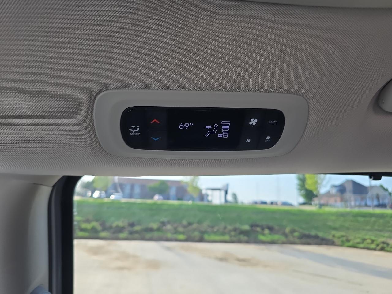 Chrysler Pacifica Touring L FWD 2023