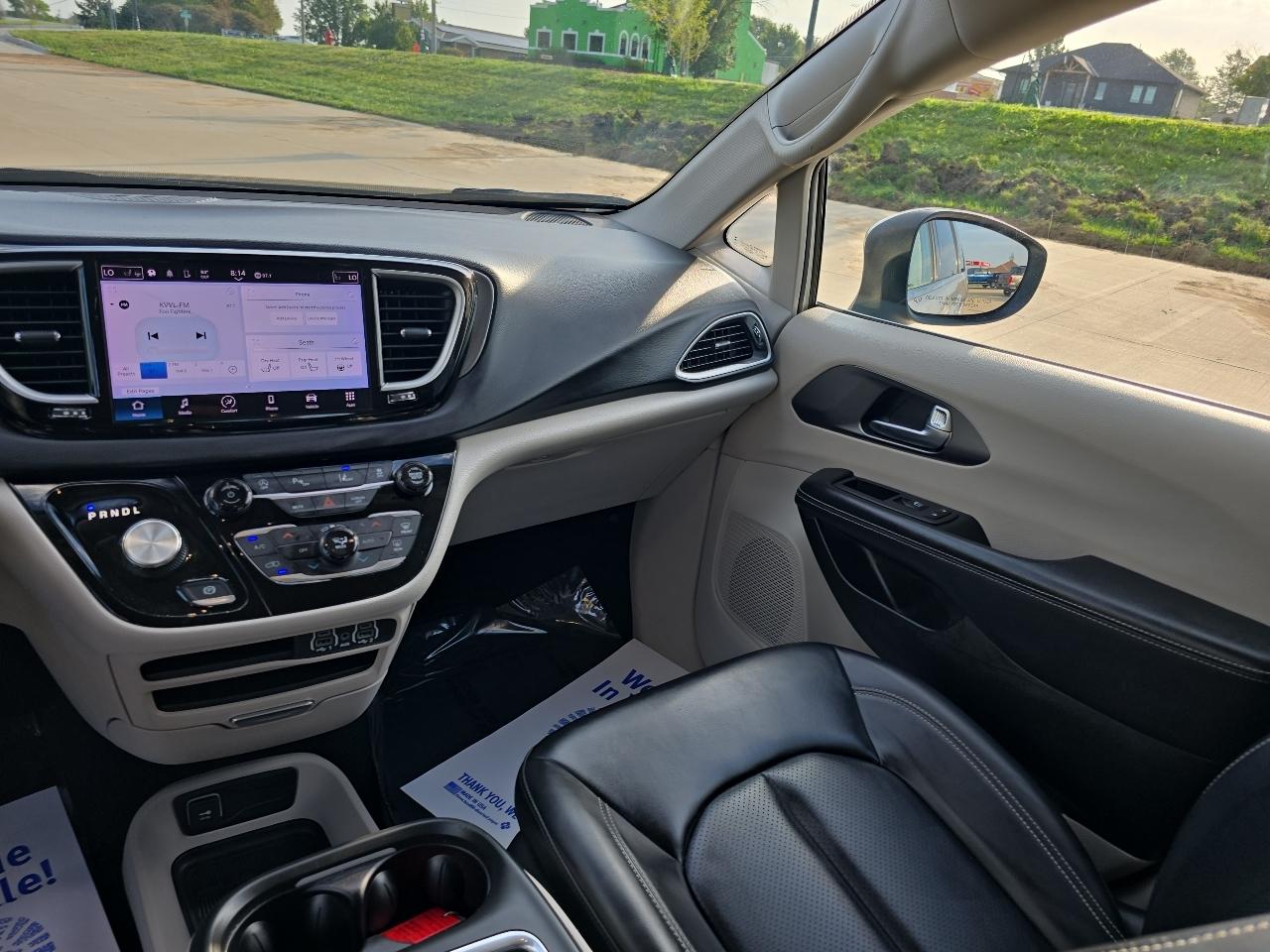 Chrysler Pacifica Touring L FWD 2023