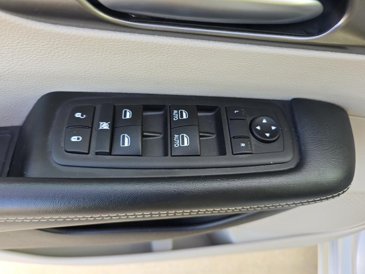 Chrysler Pacifica Touring L FWD 2023