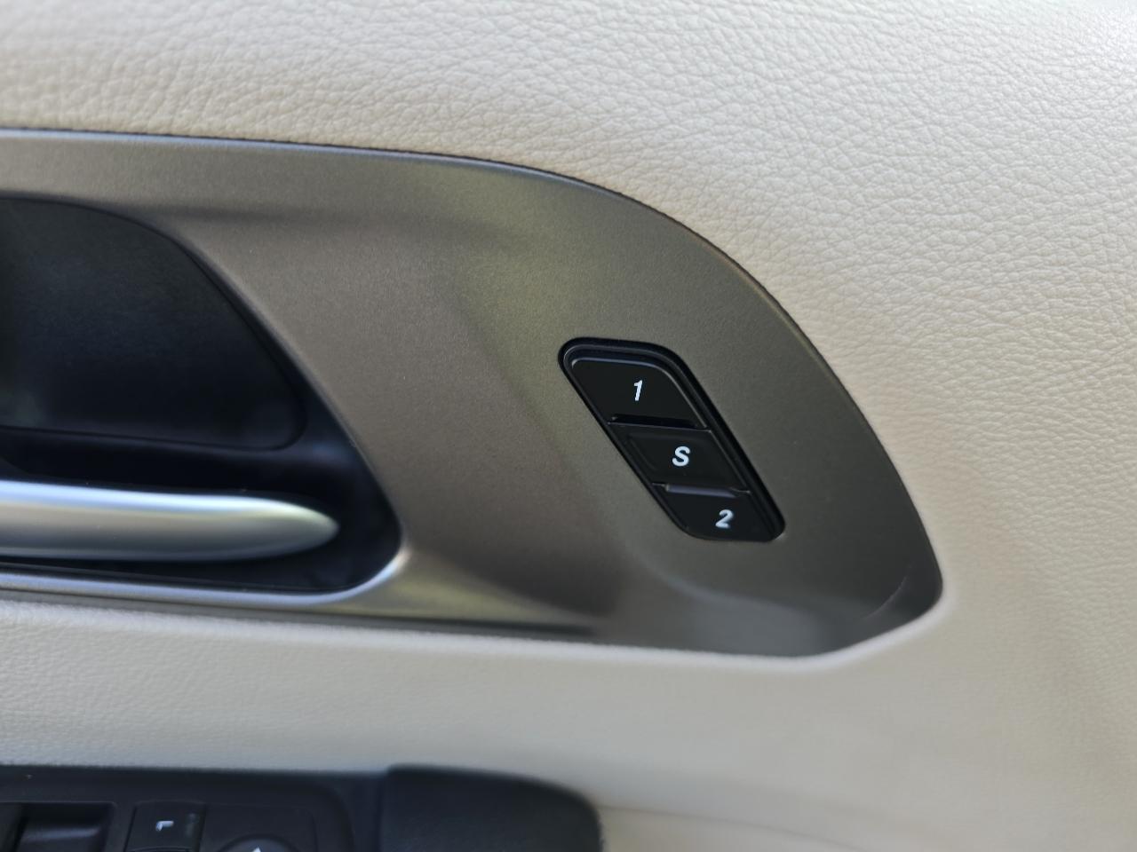 Chrysler Pacifica Touring L FWD 2023