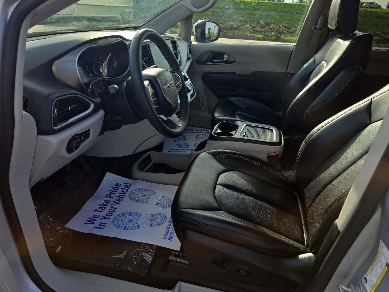 Chrysler Pacifica Touring L FWD 2023