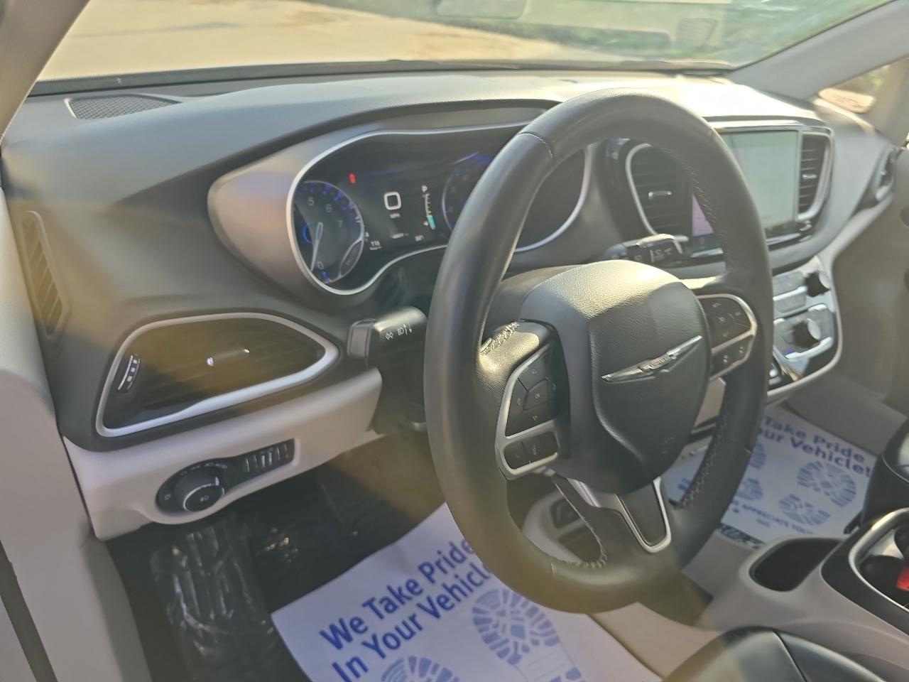 Chrysler Pacifica Touring L FWD 2023