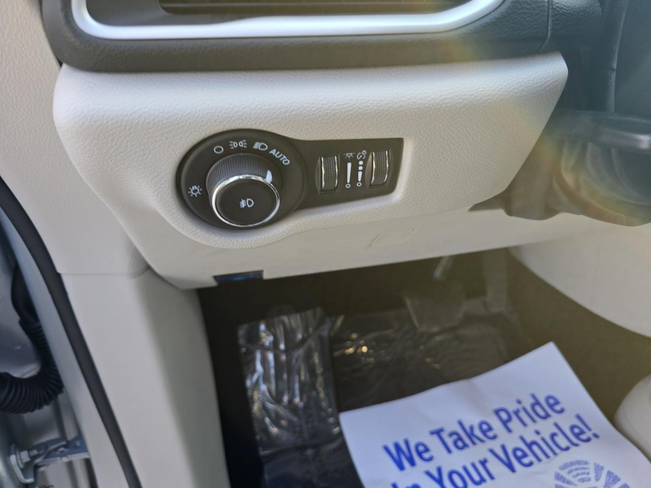 Chrysler Pacifica Touring L FWD 2023