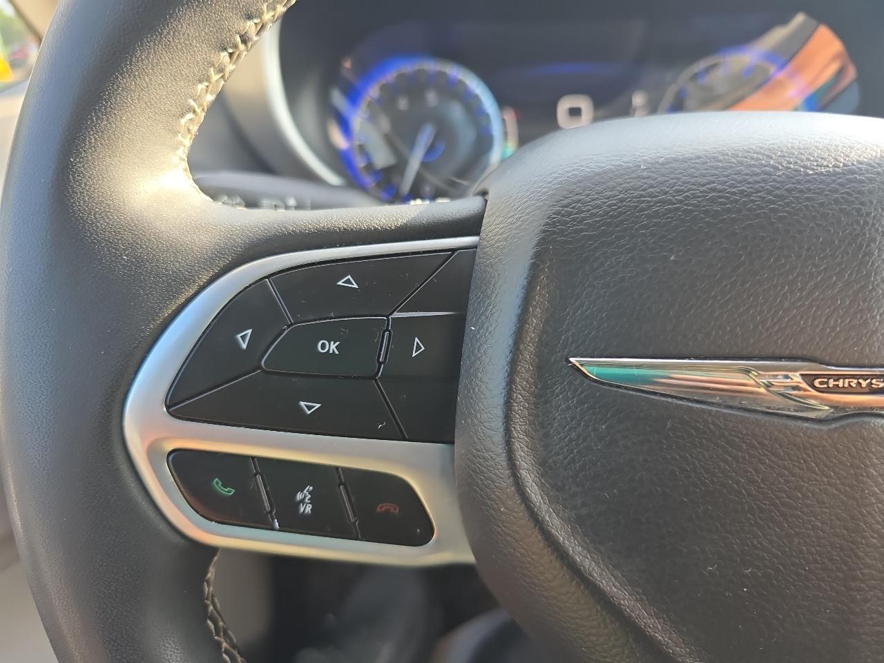 Chrysler Pacifica Touring L FWD 2023