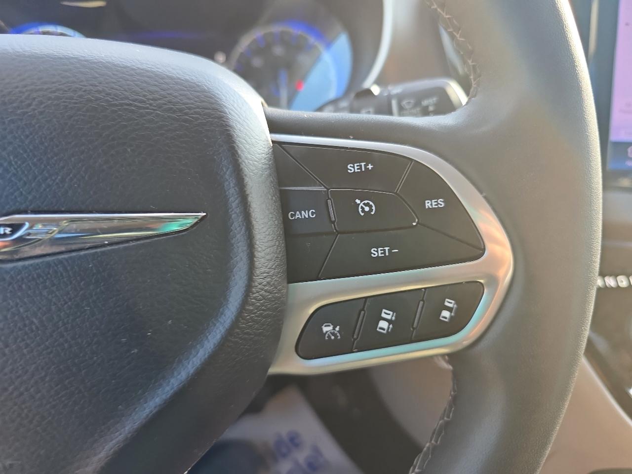 Chrysler Pacifica Touring L FWD 2023