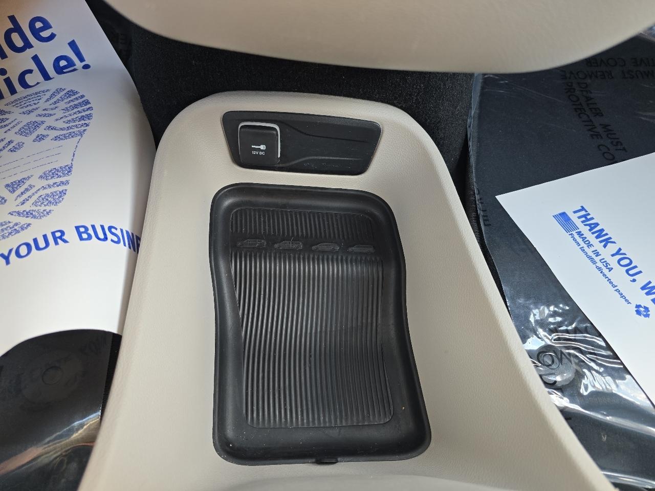 Chrysler Pacifica Touring L FWD 2023