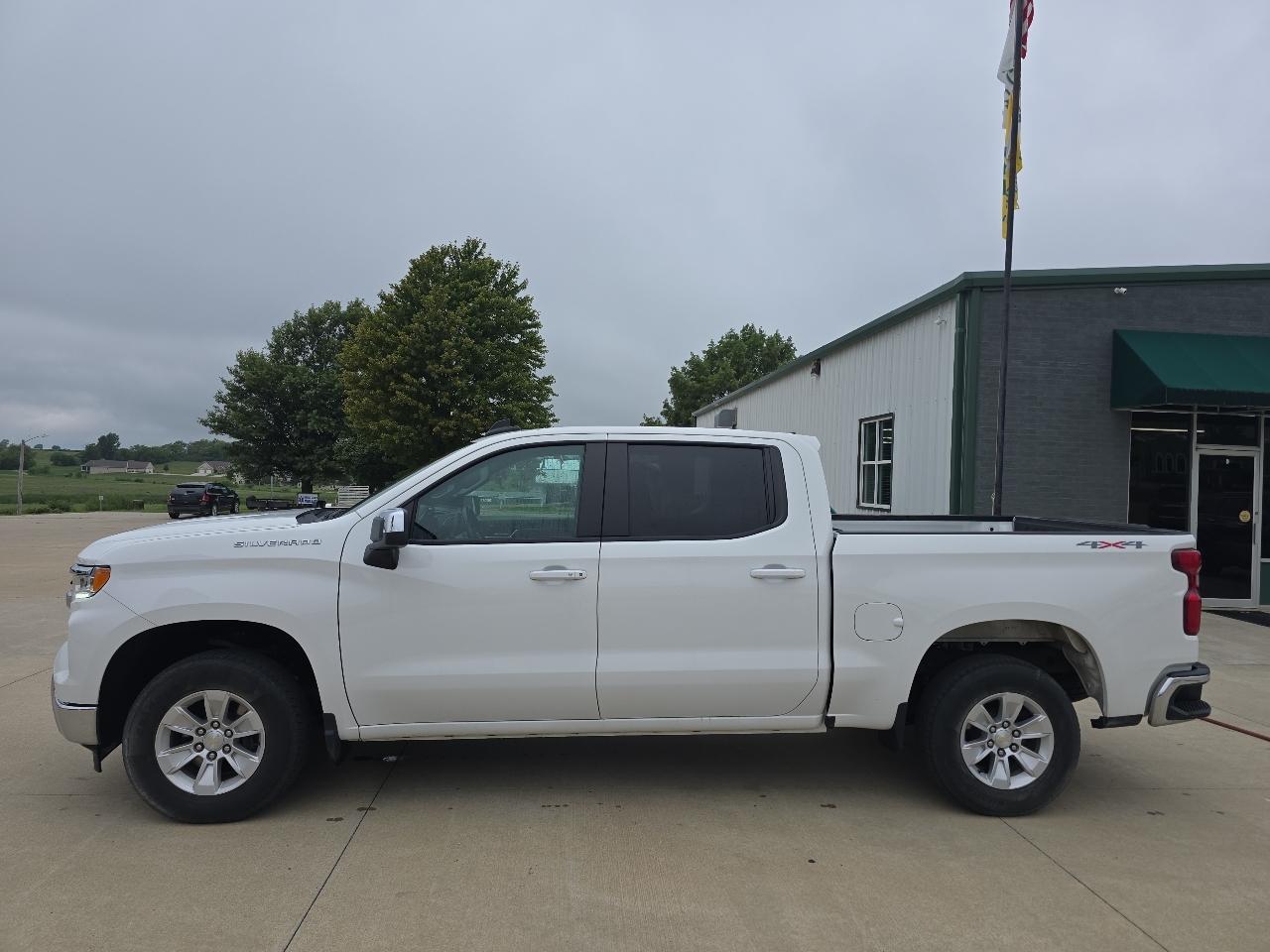 Chevrolet Silverado 1500 4WD Crew Cab 147" LT w/1LT 2023
