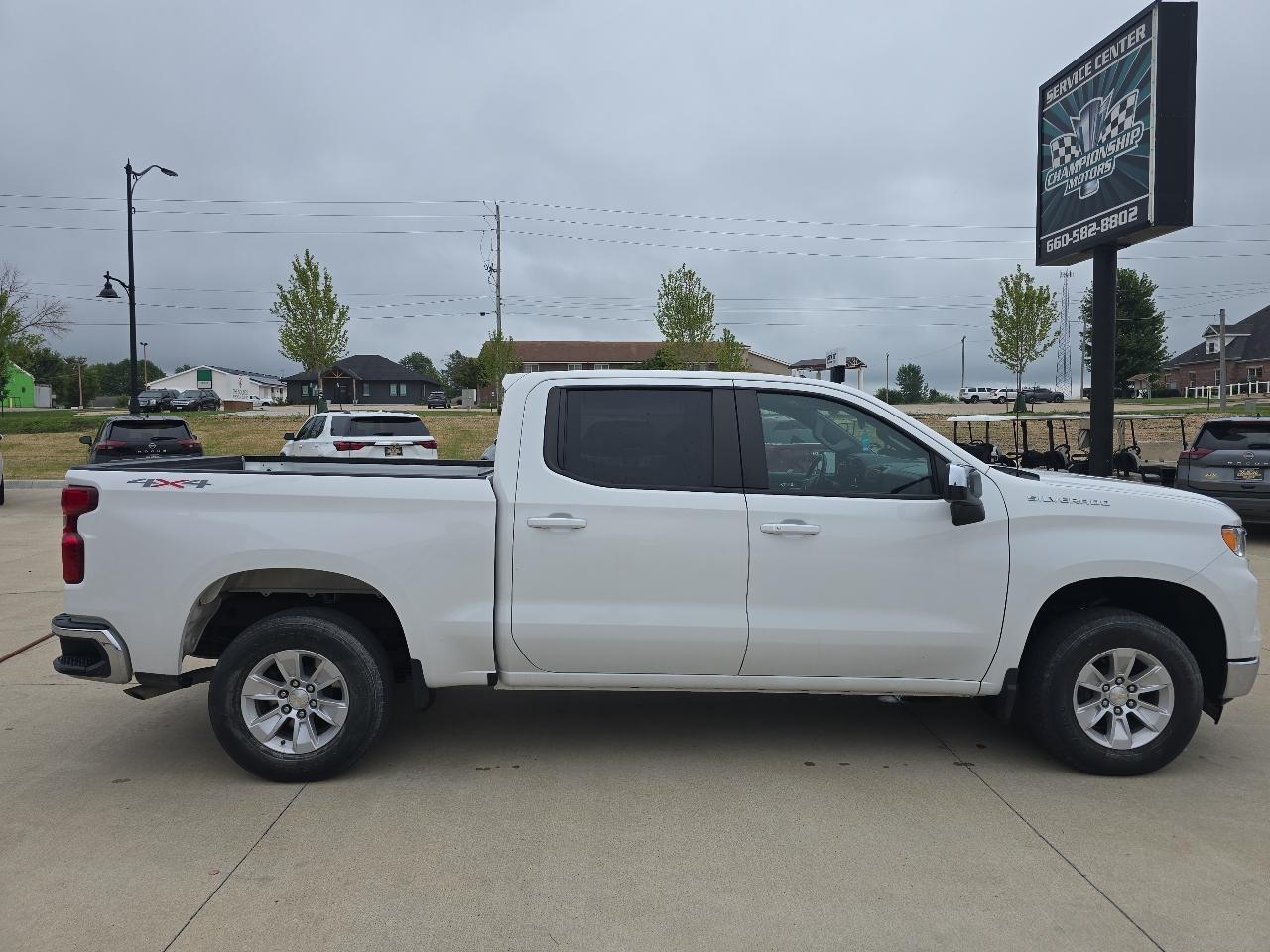 Chevrolet Silverado 1500 4WD Crew Cab 147" LT w/1LT 2023