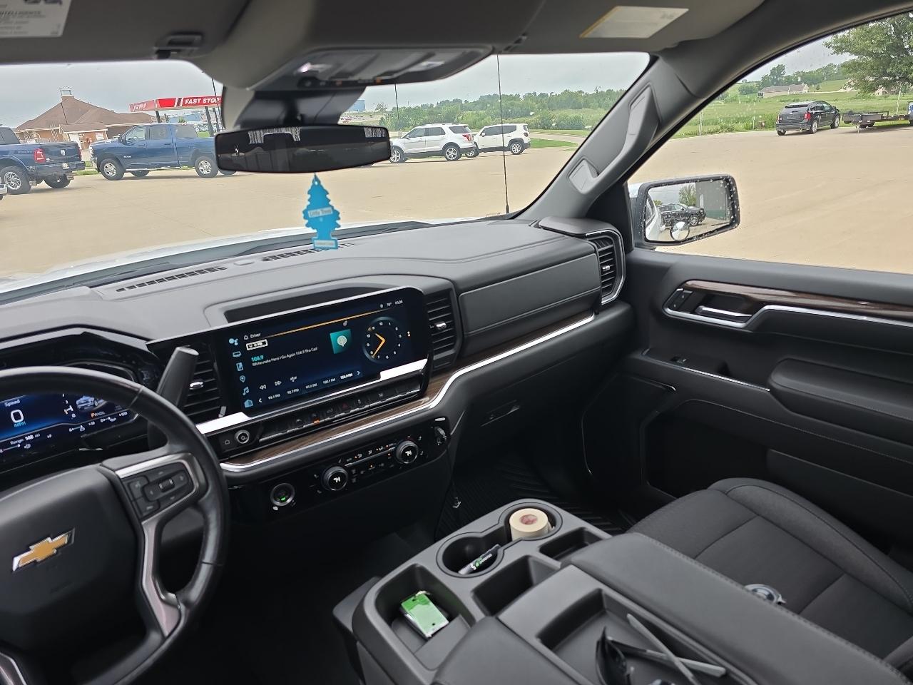 Chevrolet Silverado 1500 4WD Crew Cab 147" LT w/1LT 2023
