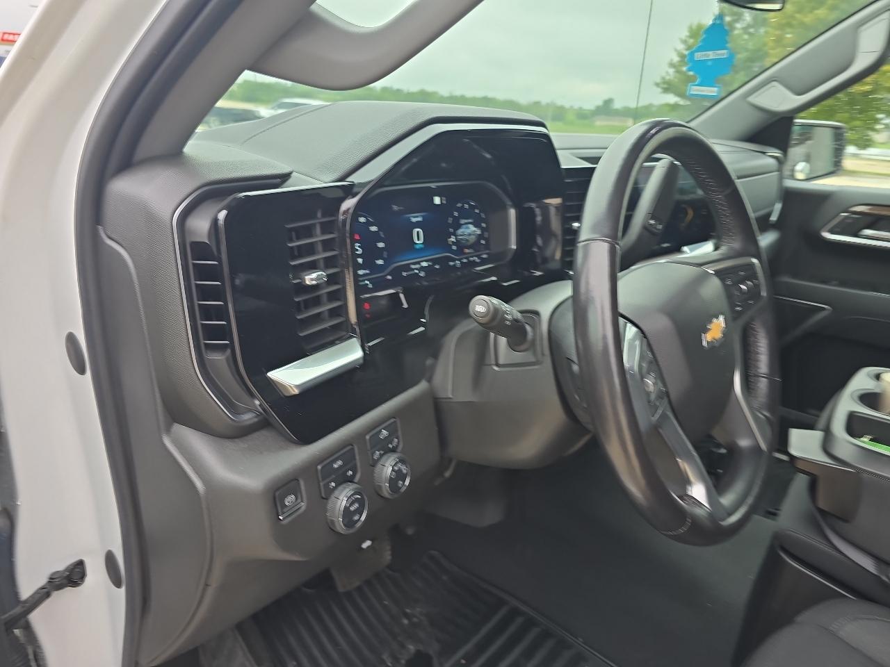 Chevrolet Silverado 1500 4WD Crew Cab 147" LT w/1LT 2023
