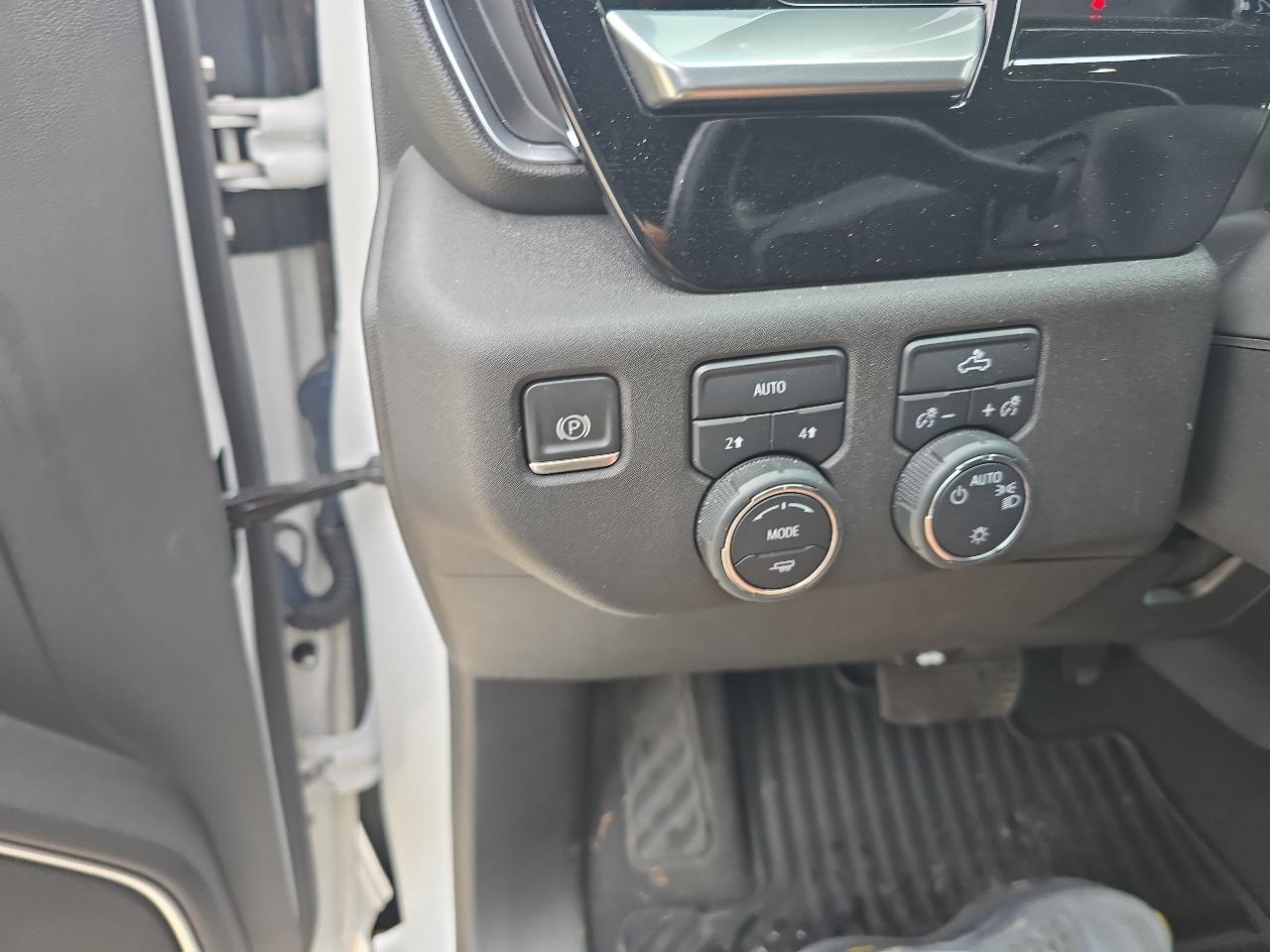 Chevrolet Silverado 1500 4WD Crew Cab 147" LT w/1LT 2023