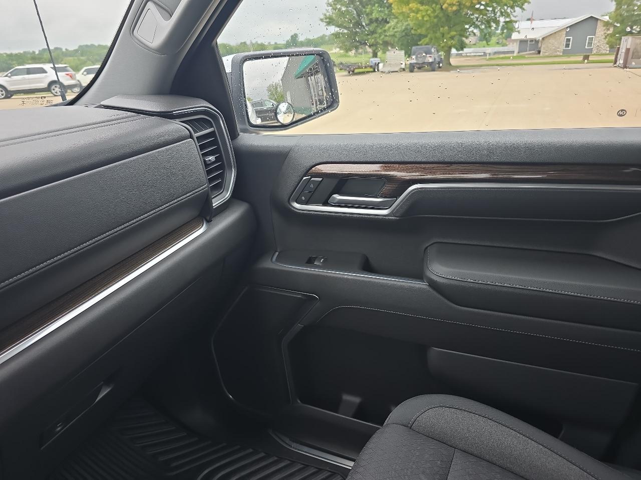 Chevrolet Silverado 1500 4WD Crew Cab 147" LT w/1LT 2023