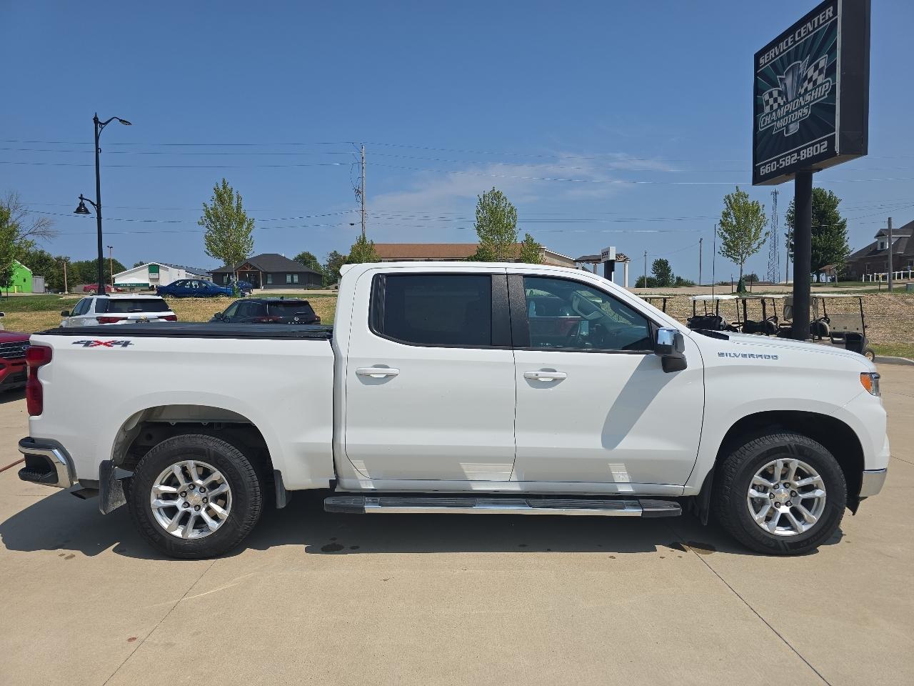Chevrolet Silverado 1500 4WD Crew Cab 147" LT w/1LT 2024