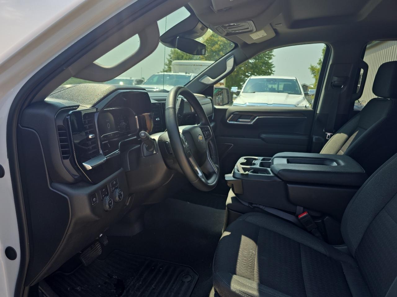 Chevrolet Silverado 1500 4WD Crew Cab 147" LT w/1LT 2024