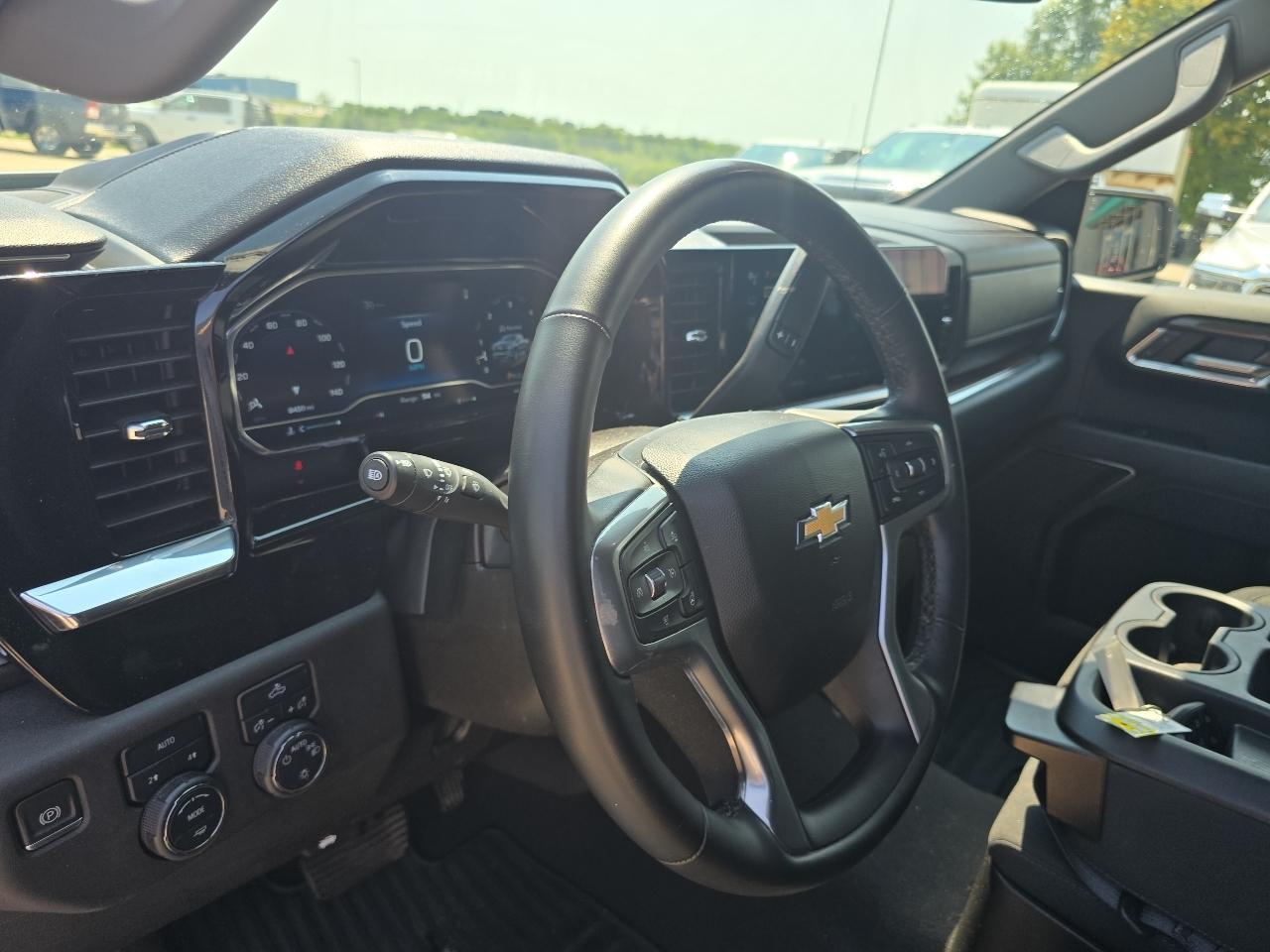 Chevrolet Silverado 1500 4WD Crew Cab 147" LT w/1LT 2024