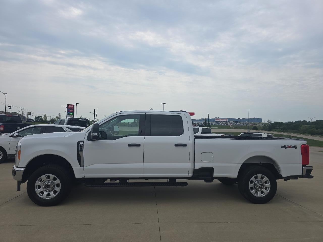 Ford Super Duty F-250 SRW XLT 4WD Crew Cab 8' Box 2024