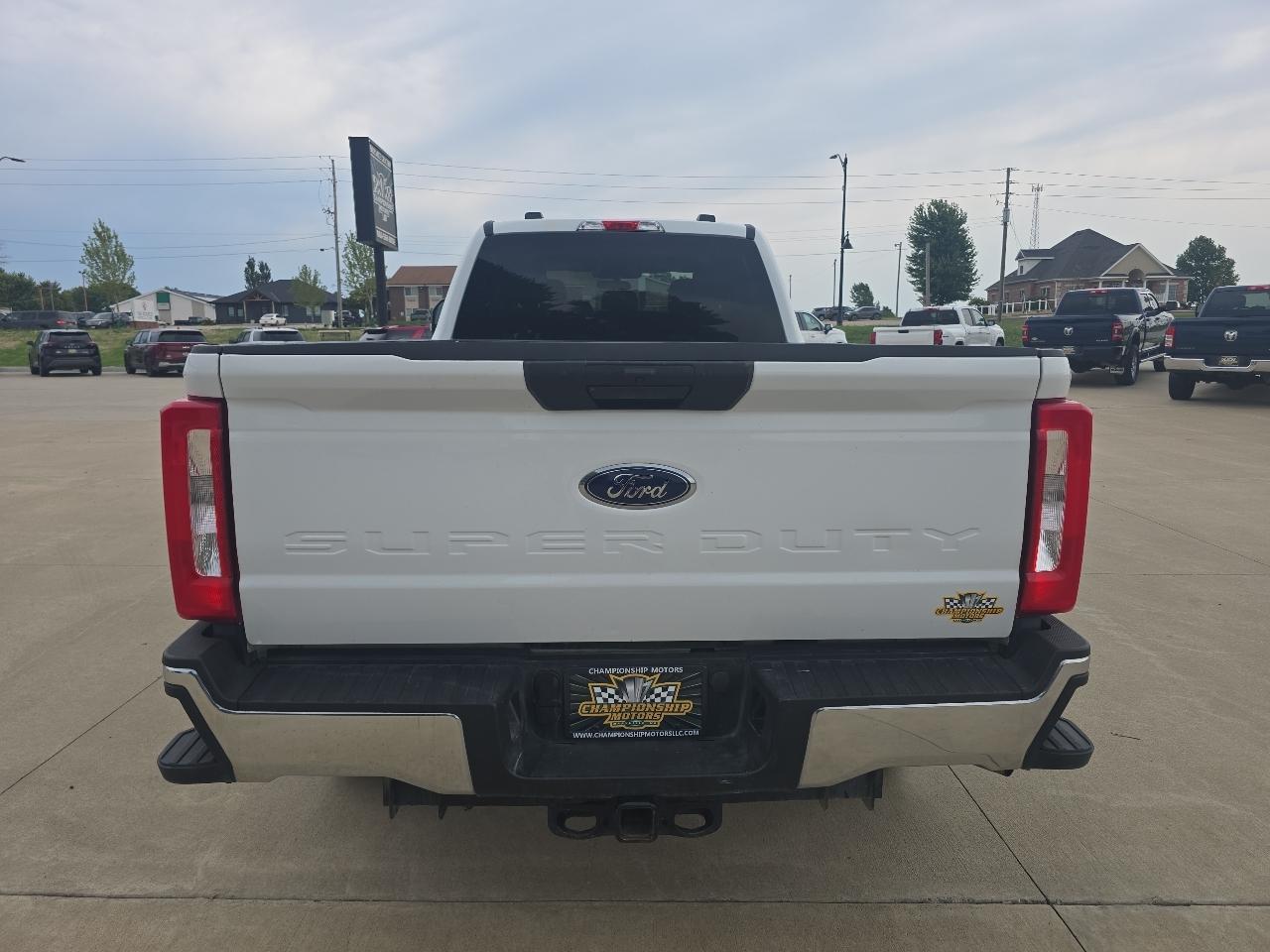 Ford Super Duty F-250 SRW XLT 4WD Crew Cab 8' Box 2024