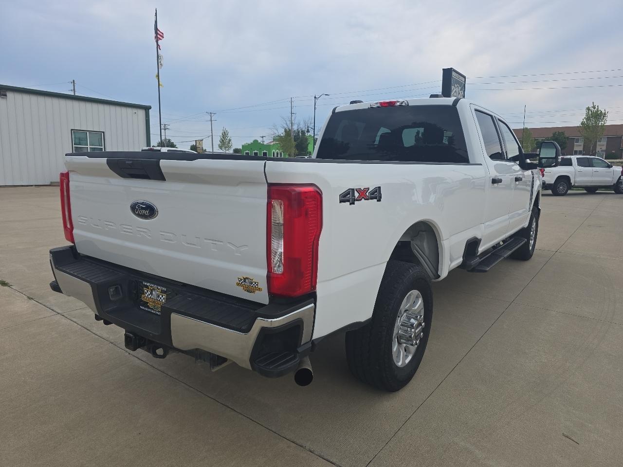 Ford Super Duty F-250 SRW XLT 4WD Crew Cab 8' Box 2024