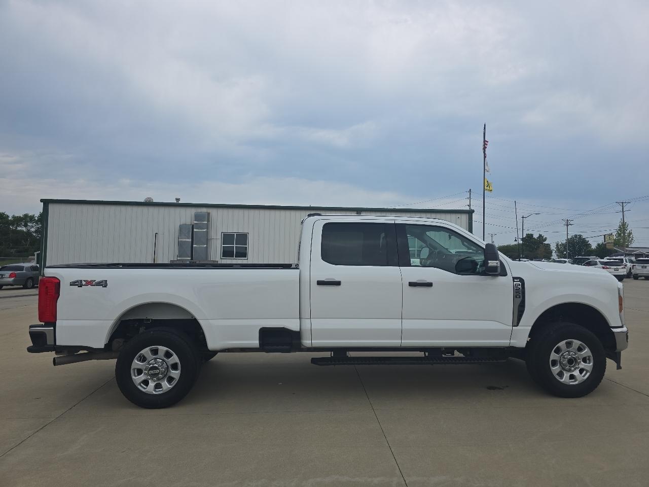 Ford Super Duty F-250 SRW XLT 4WD Crew Cab 8' Box 2024