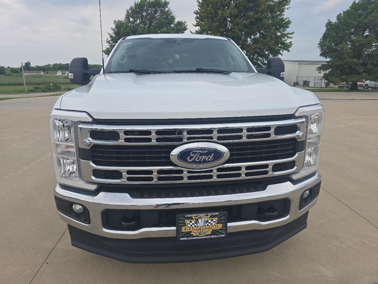 Ford Super Duty F-250 SRW XLT 4WD Crew Cab 8' Box 2024