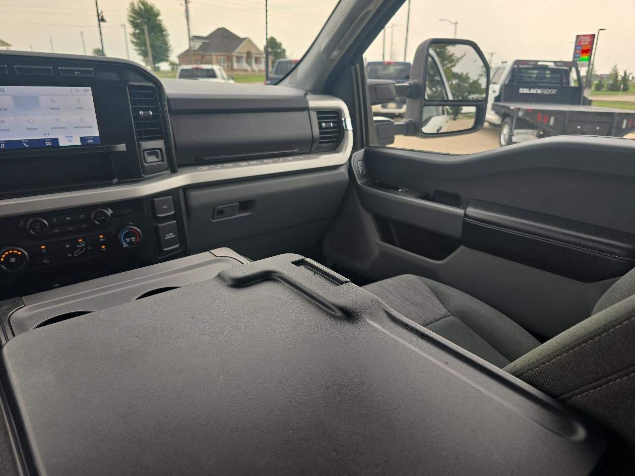 Ford Super Duty F-250 SRW XLT 4WD Crew Cab 8' Box 2024