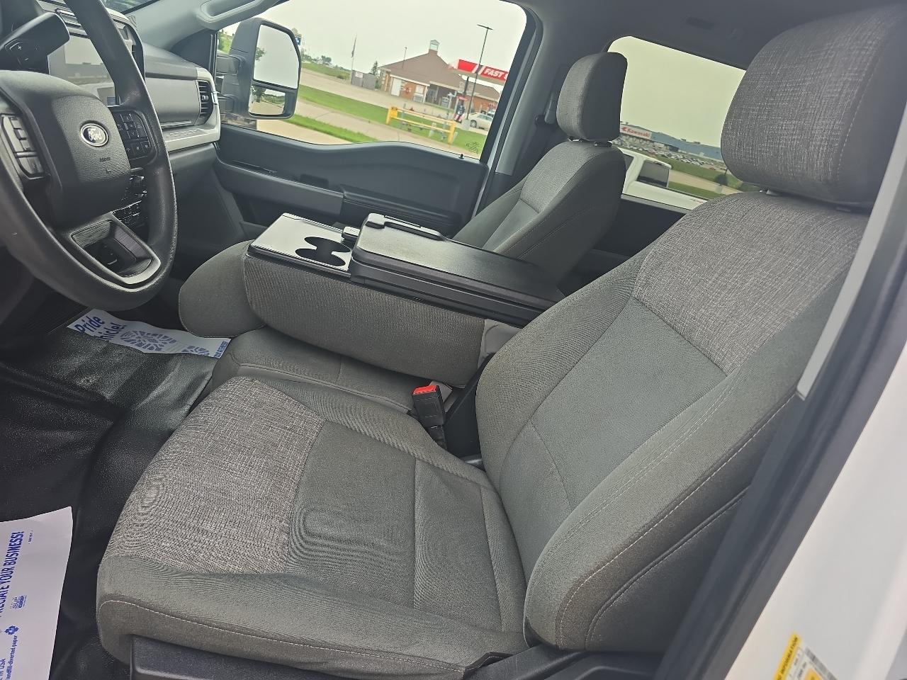 Ford Super Duty F-250 SRW XLT 4WD Crew Cab 8' Box 2024