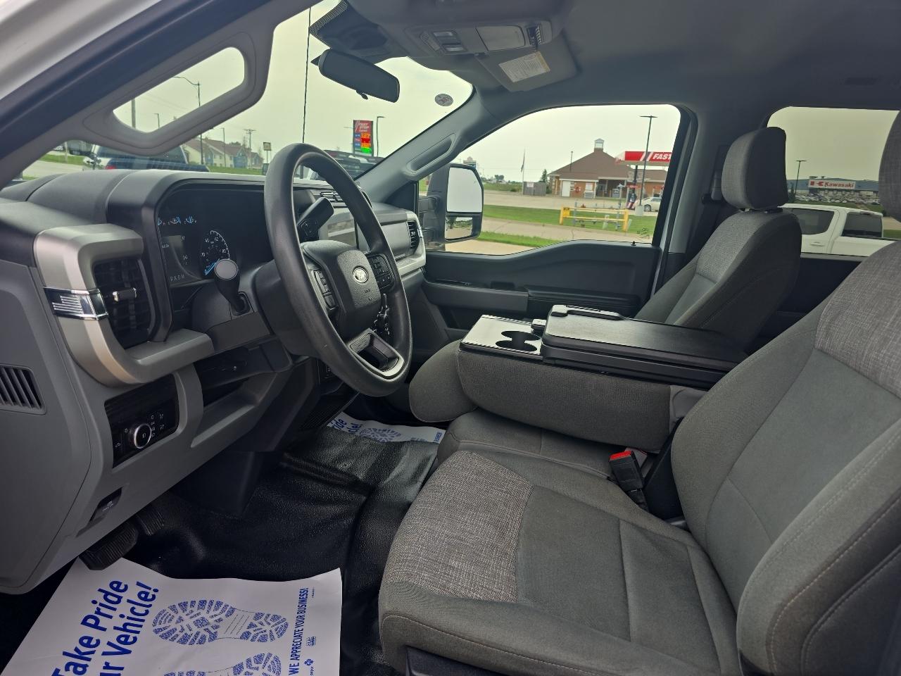 Ford Super Duty F-250 SRW XLT 4WD Crew Cab 8' Box 2024