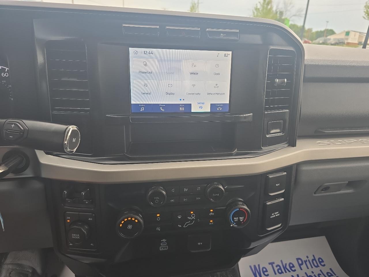 Ford Super Duty F-250 SRW XLT 4WD Crew Cab 8' Box 2024