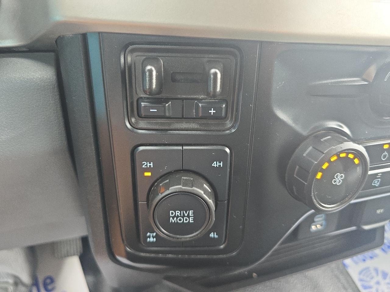 Ford Super Duty F-250 SRW XLT 4WD Crew Cab 8' Box 2024