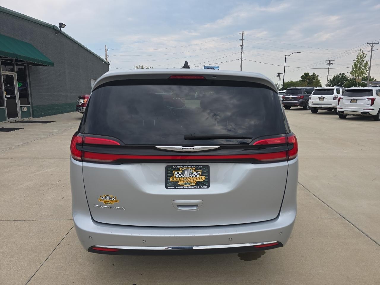 Chrysler Pacifica Touring L FWD 2023