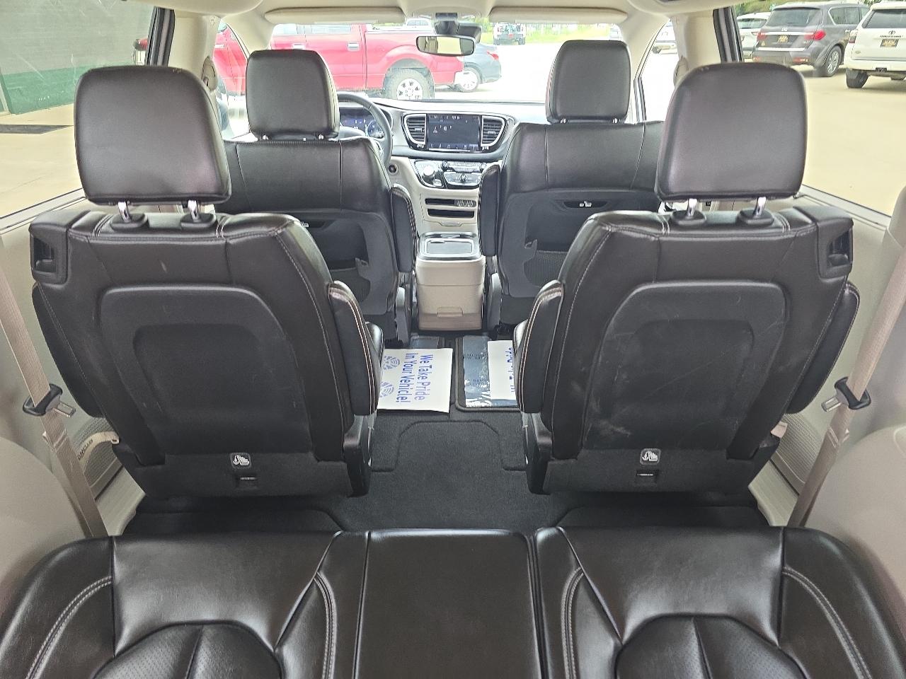 Chrysler Pacifica Touring L FWD 2023