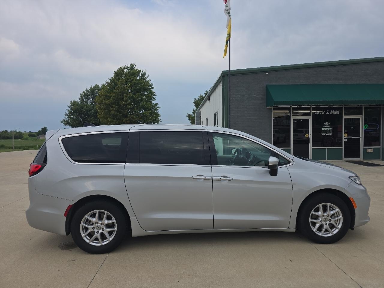 Chrysler Pacifica Touring L FWD 2023