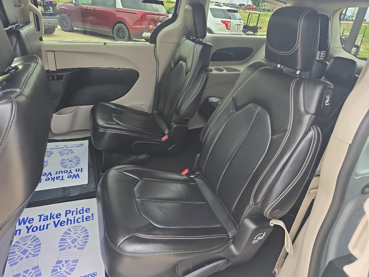 Chrysler Pacifica Touring L FWD 2023