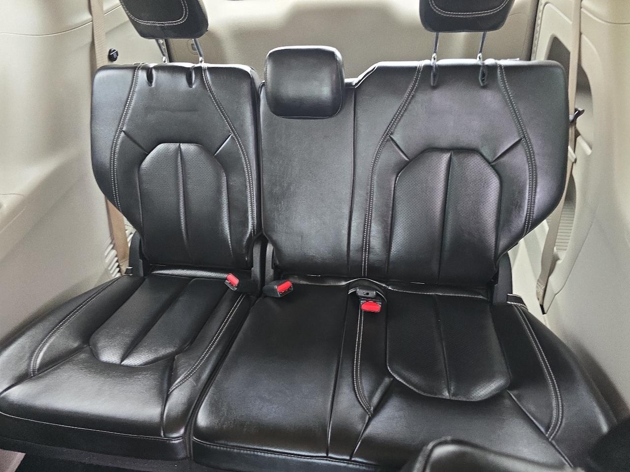 Chrysler Pacifica Touring L FWD 2023