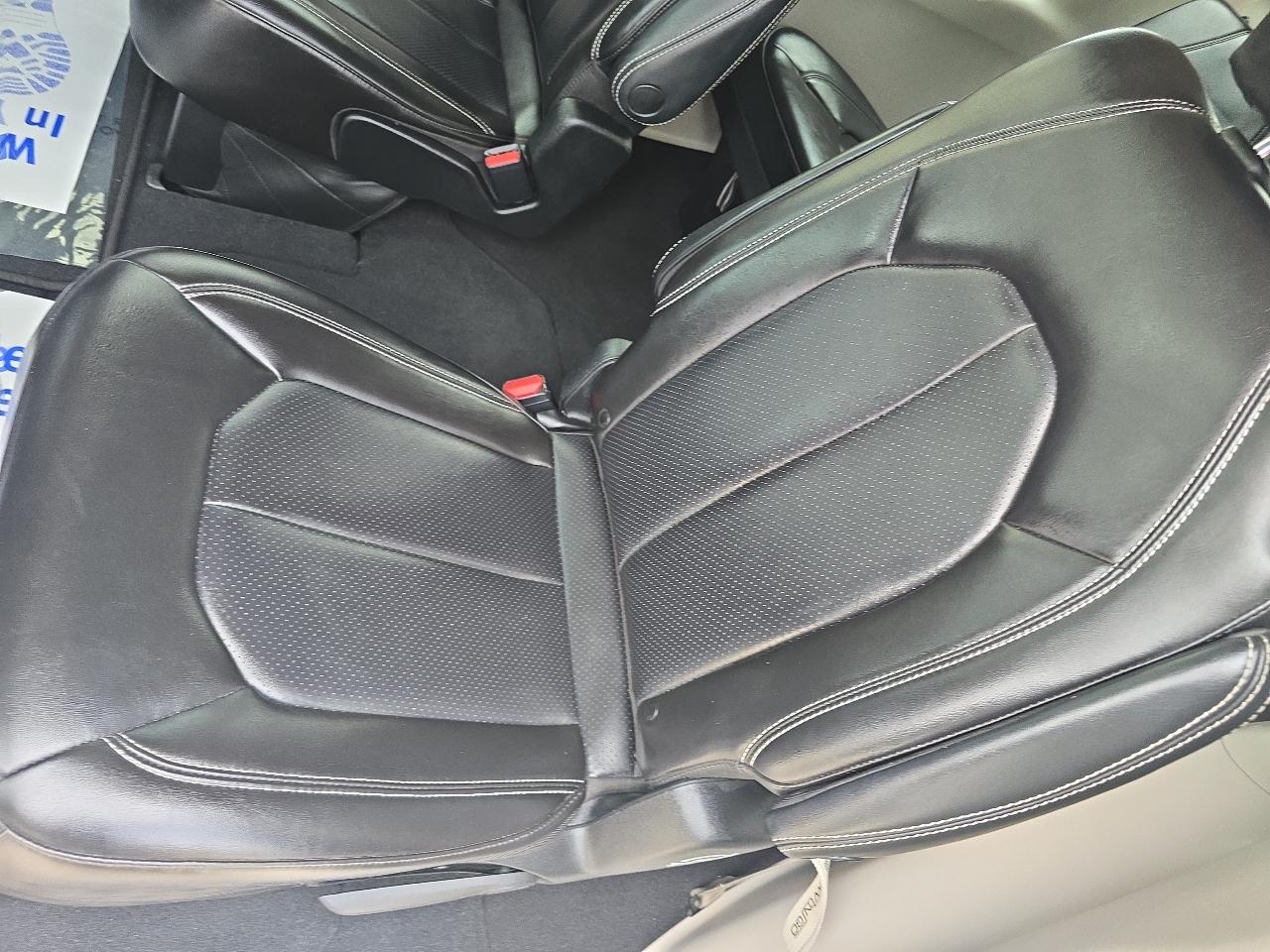 Chrysler Pacifica Touring L FWD 2023