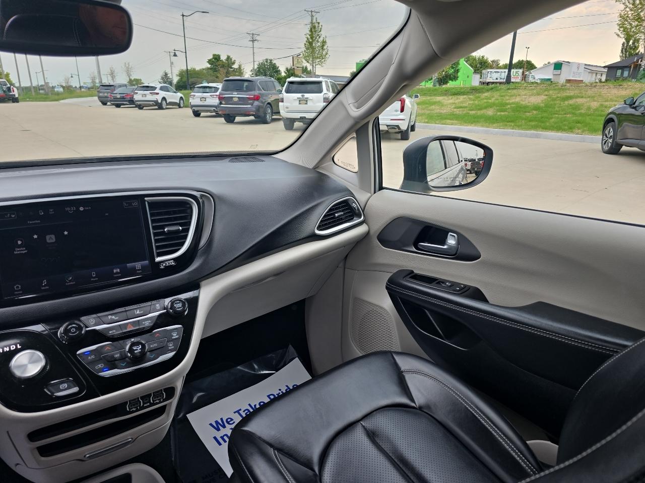 Chrysler Pacifica Touring L FWD 2023