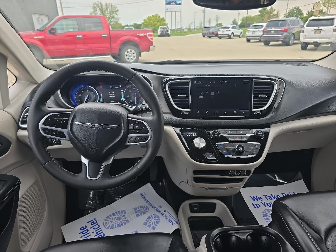 Chrysler Pacifica Touring L FWD 2023