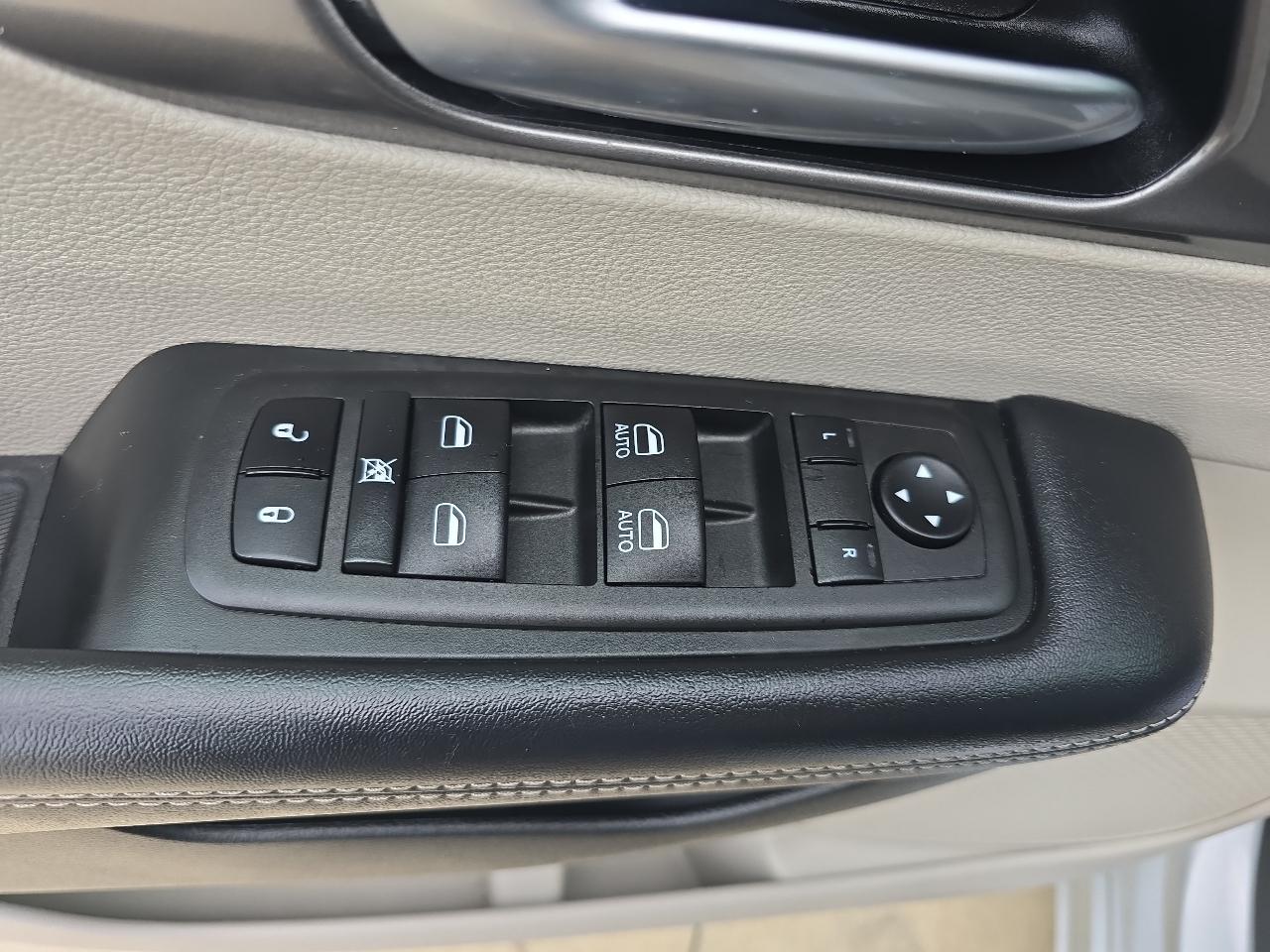 Chrysler Pacifica Touring L FWD 2023