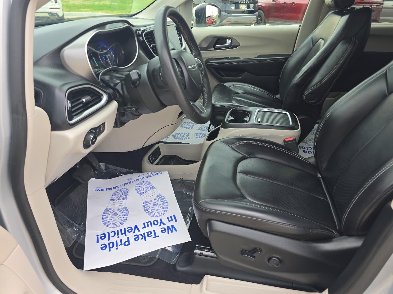 Chrysler Pacifica Touring L FWD 2023