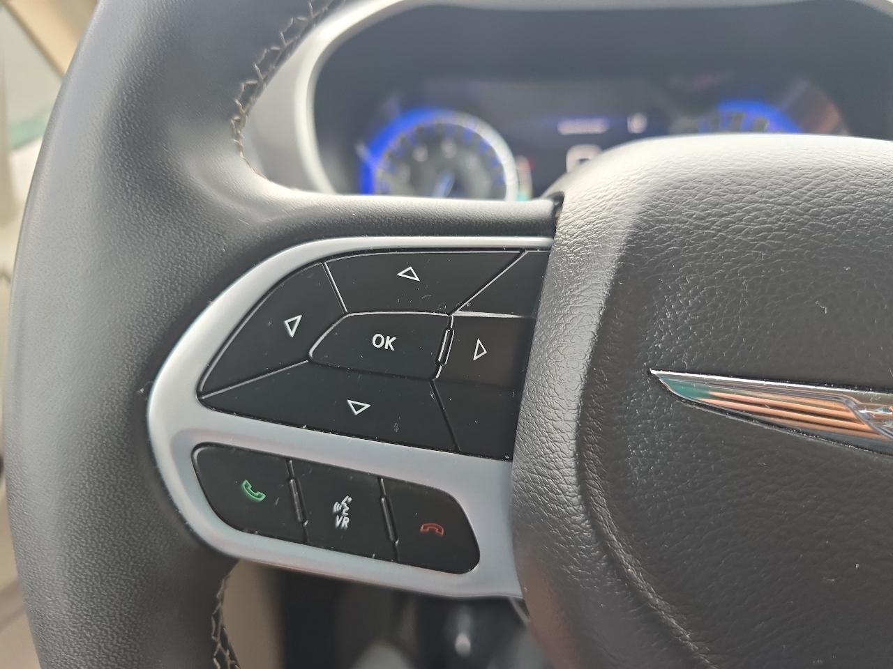 Chrysler Pacifica Touring L FWD 2023