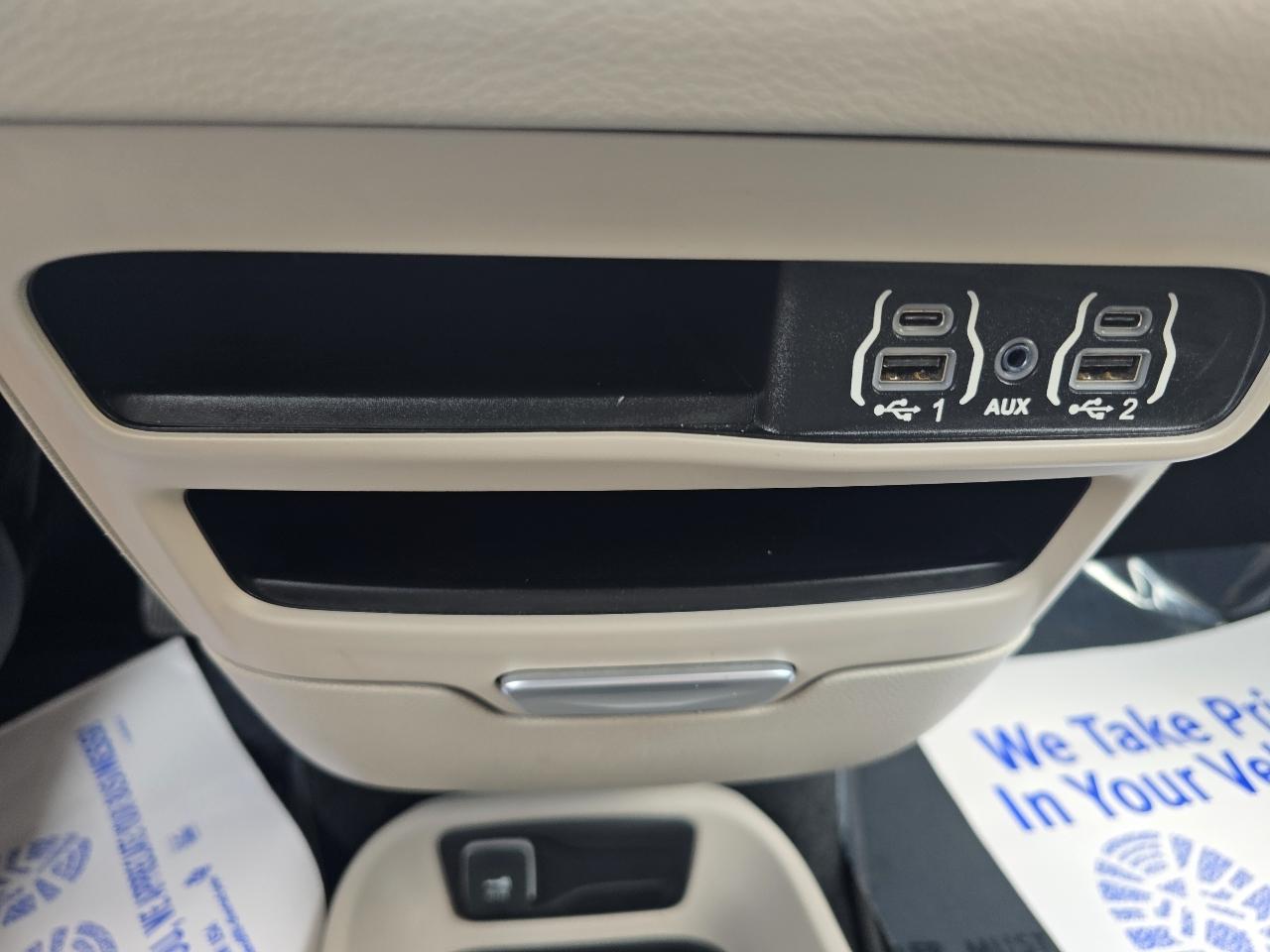 Chrysler Pacifica Touring L FWD 2023