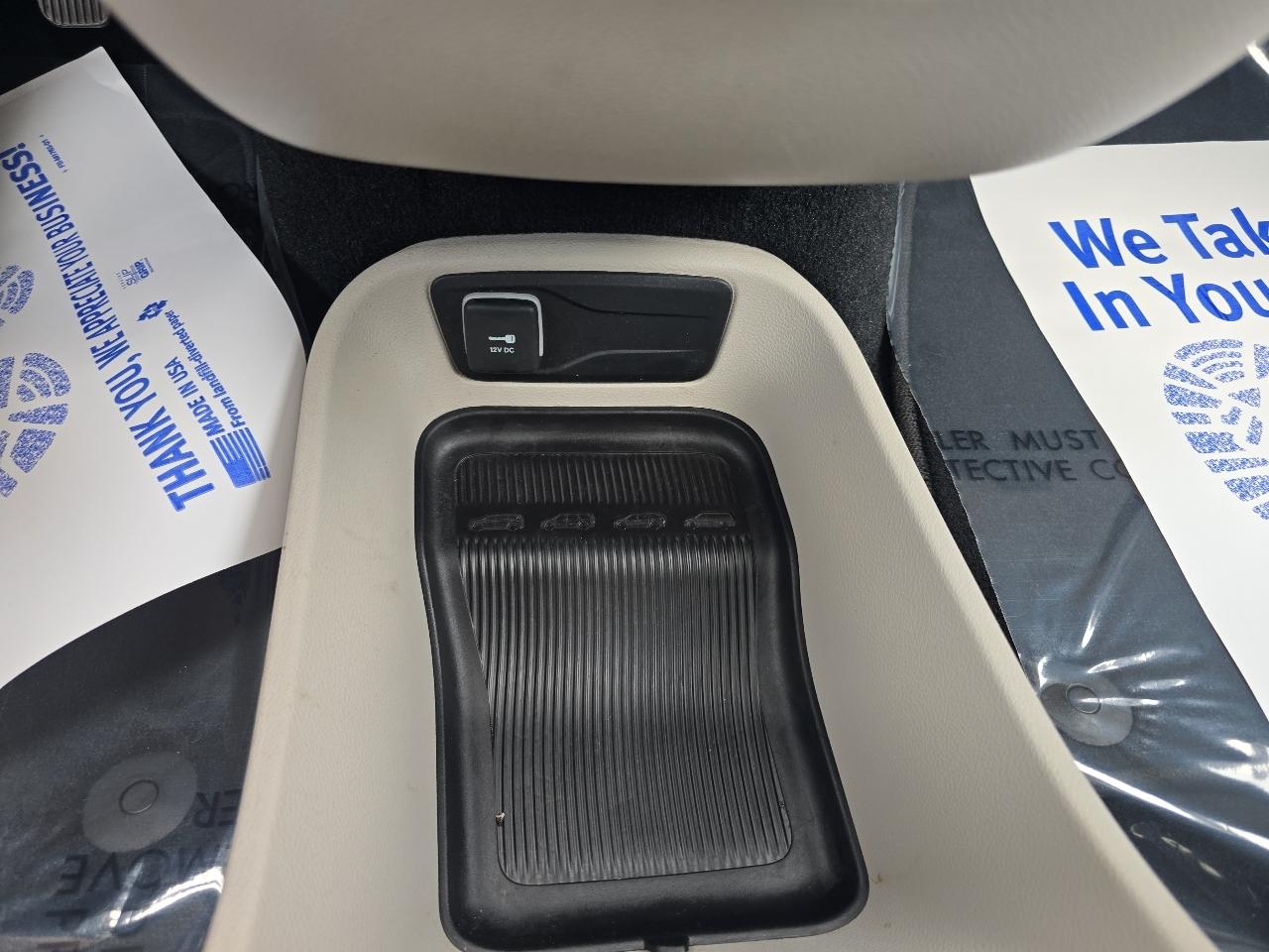Chrysler Pacifica Touring L FWD 2023