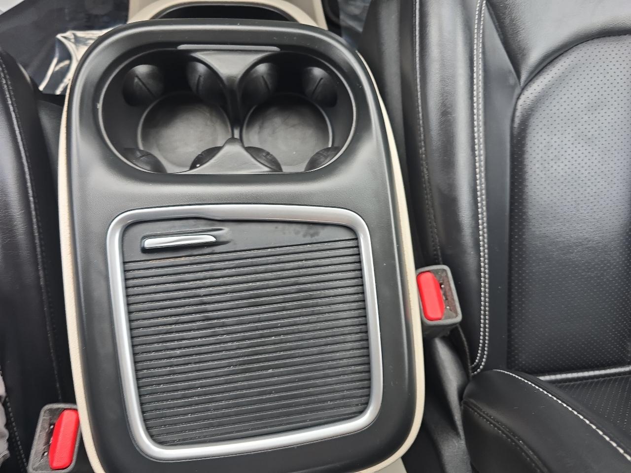 Chrysler Pacifica Touring L FWD 2023