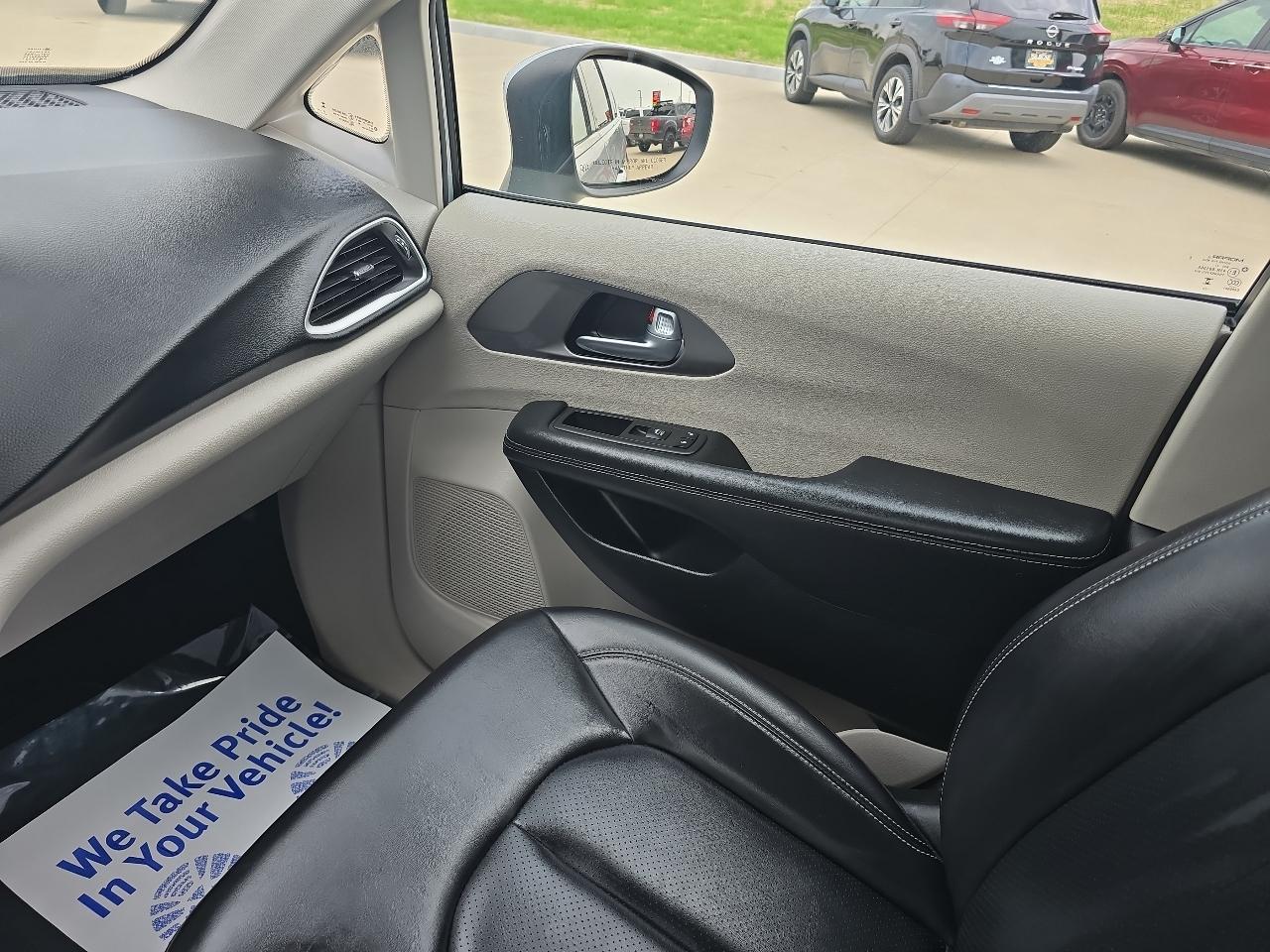 Chrysler Pacifica Touring L FWD 2023