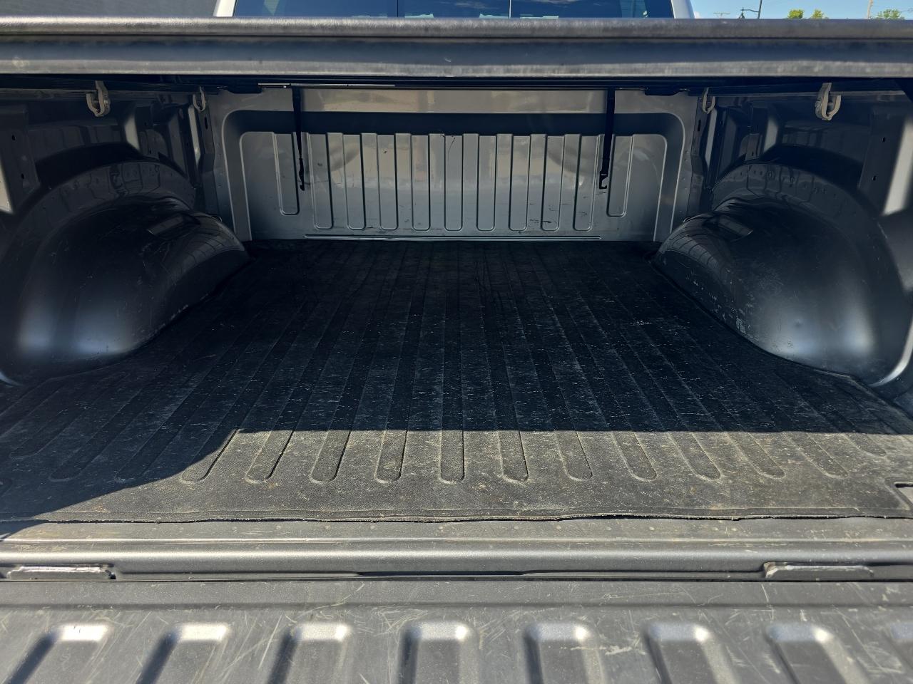 RAM 1500 Big Horn 4x4 Crew Cab 5'7" Box 2023