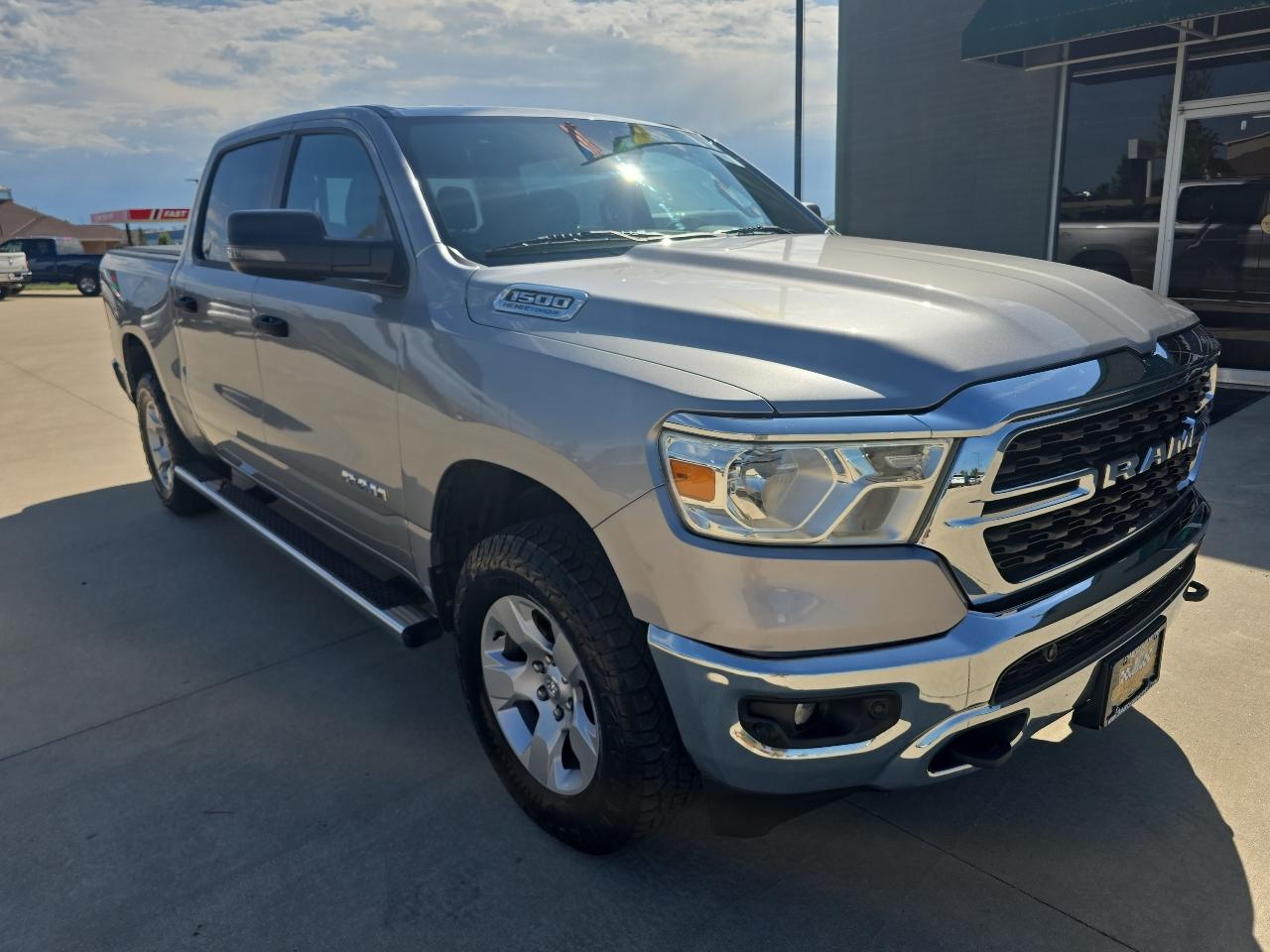RAM 1500 Big Horn 4x4 Crew Cab 5'7" Box 2023