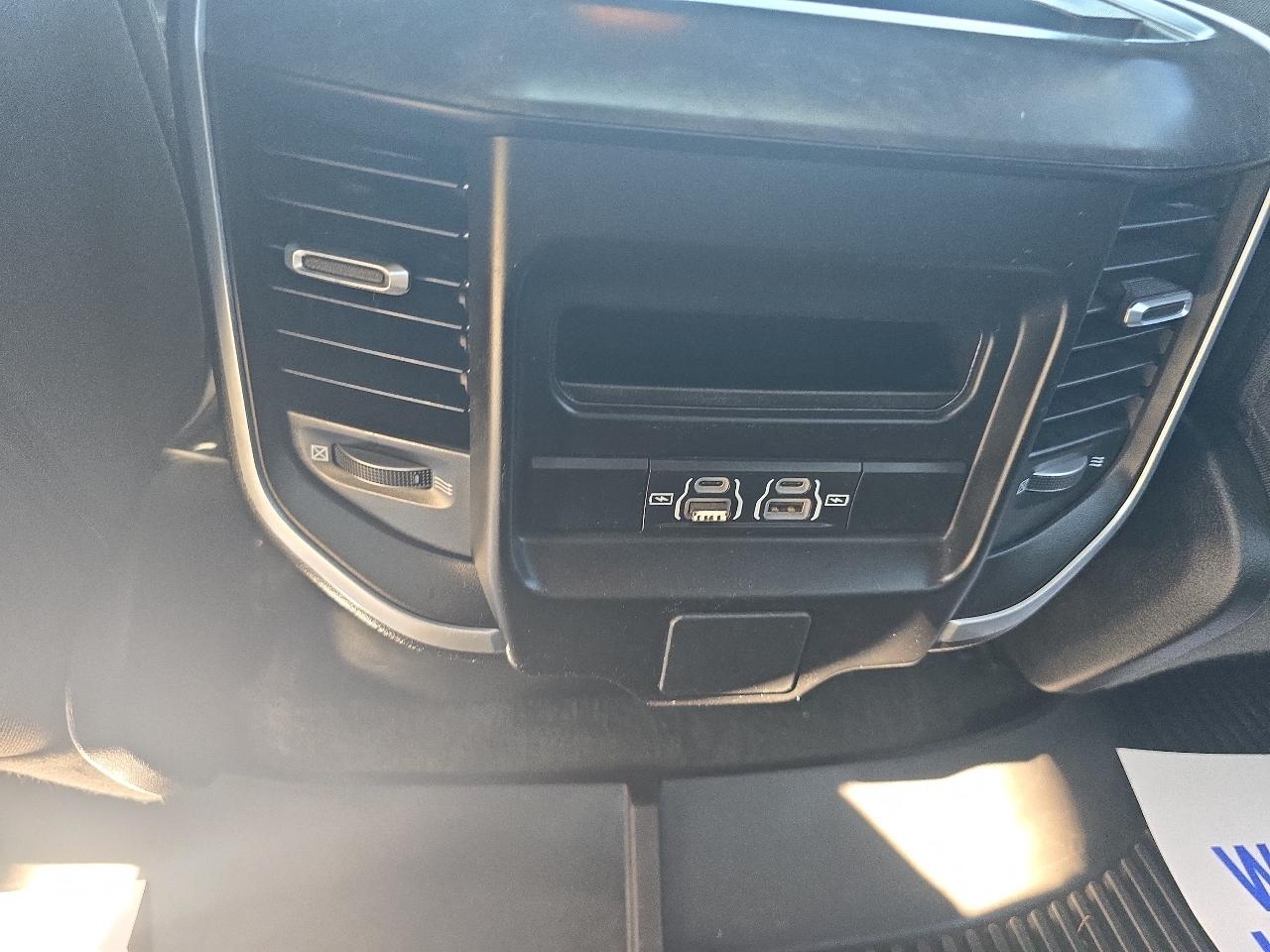 RAM 1500 Big Horn 4x4 Crew Cab 5'7" Box 2023