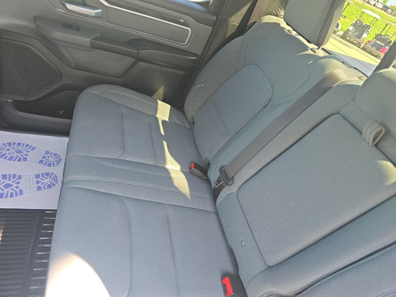 RAM 1500 Big Horn 4x4 Crew Cab 5'7" Box 2023