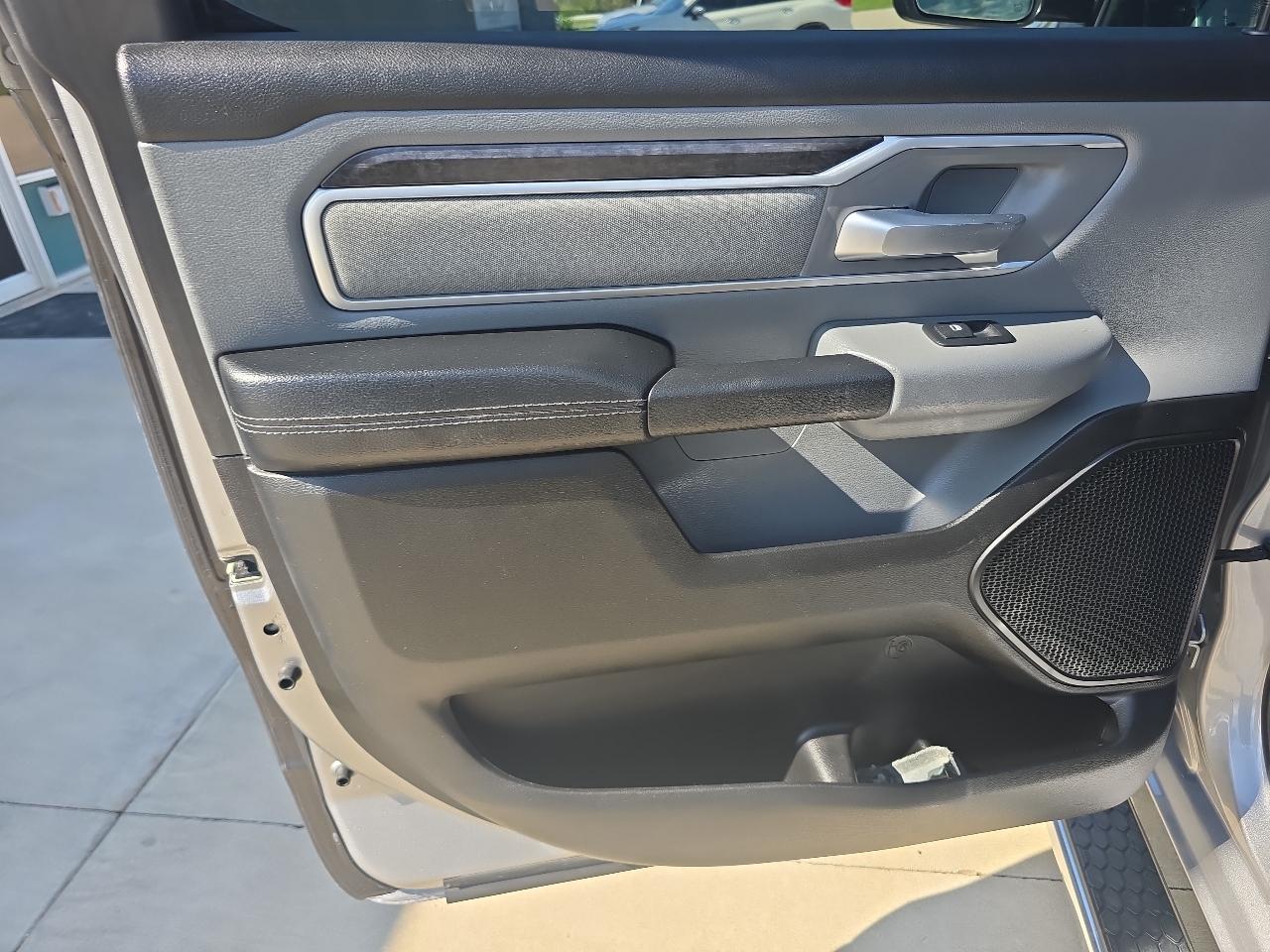 RAM 1500 Big Horn 4x4 Crew Cab 5'7" Box 2023