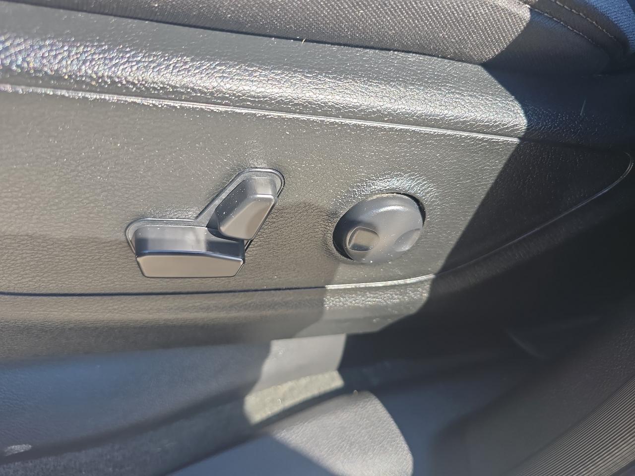 RAM 1500 Big Horn 4x4 Crew Cab 5'7" Box 2023